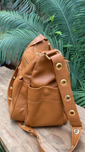 Carregar imagem no visualizador da galeria, Bolsa ÁTICA em couro legítimo
