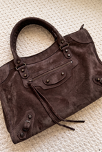 Carregar imagem no visualizador da galeria, Bolsa SPALLA (inspiração Balenciagga) em couro legítimo

