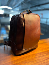 Carregar imagem no visualizador da galeria, Mochila masculina HÉRCULES em couro legítimo
