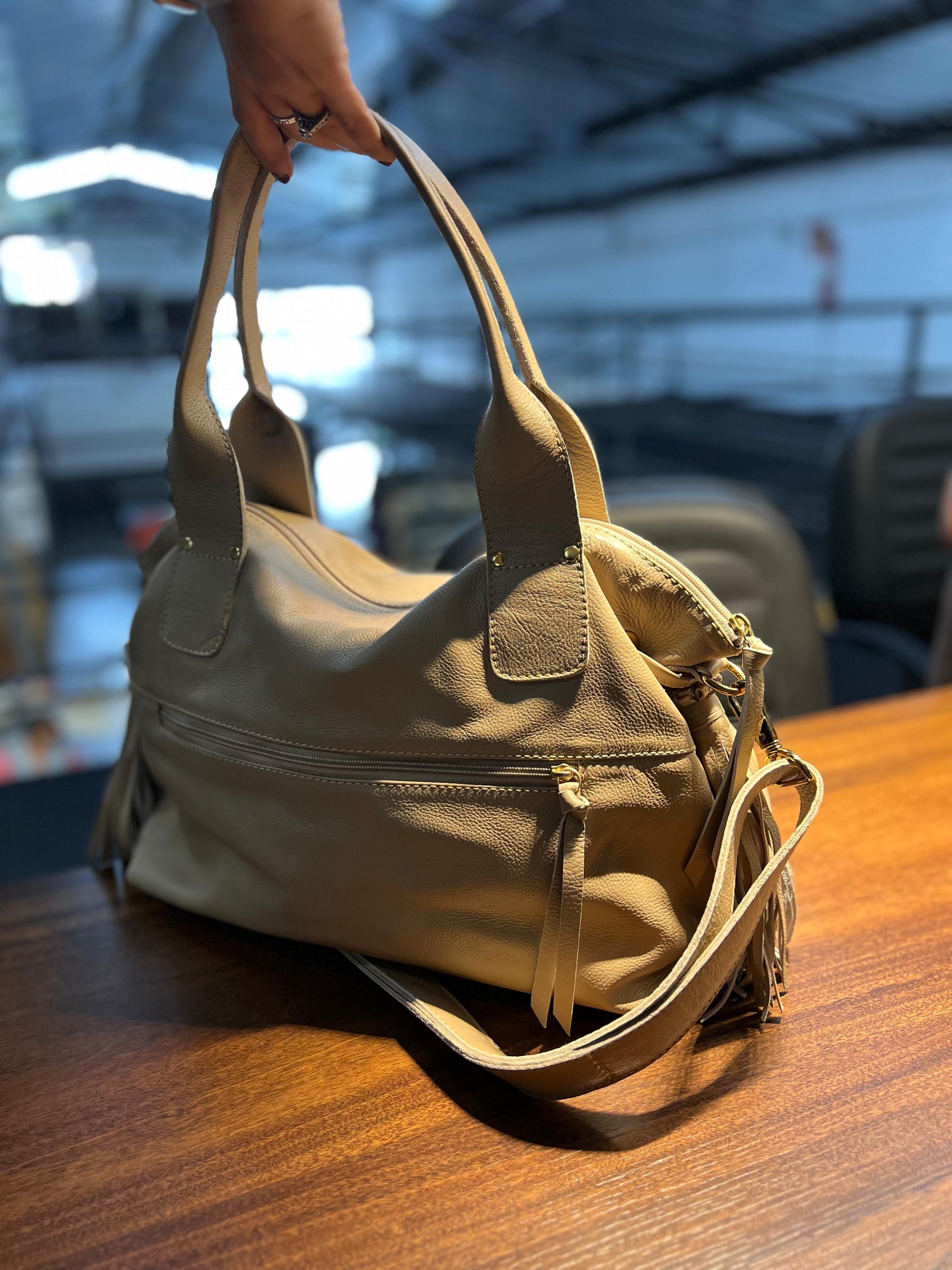 Bolsa IBIZA em couro legítimo