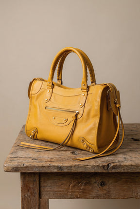 Bolsa SPALLA (inspiração Balenciagga) em couro legítimo