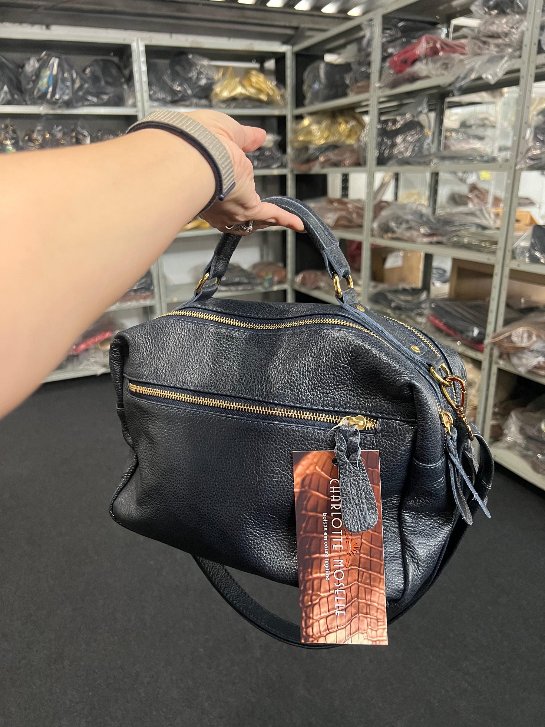 Bolsa SUÍÇA em couro legítimo
