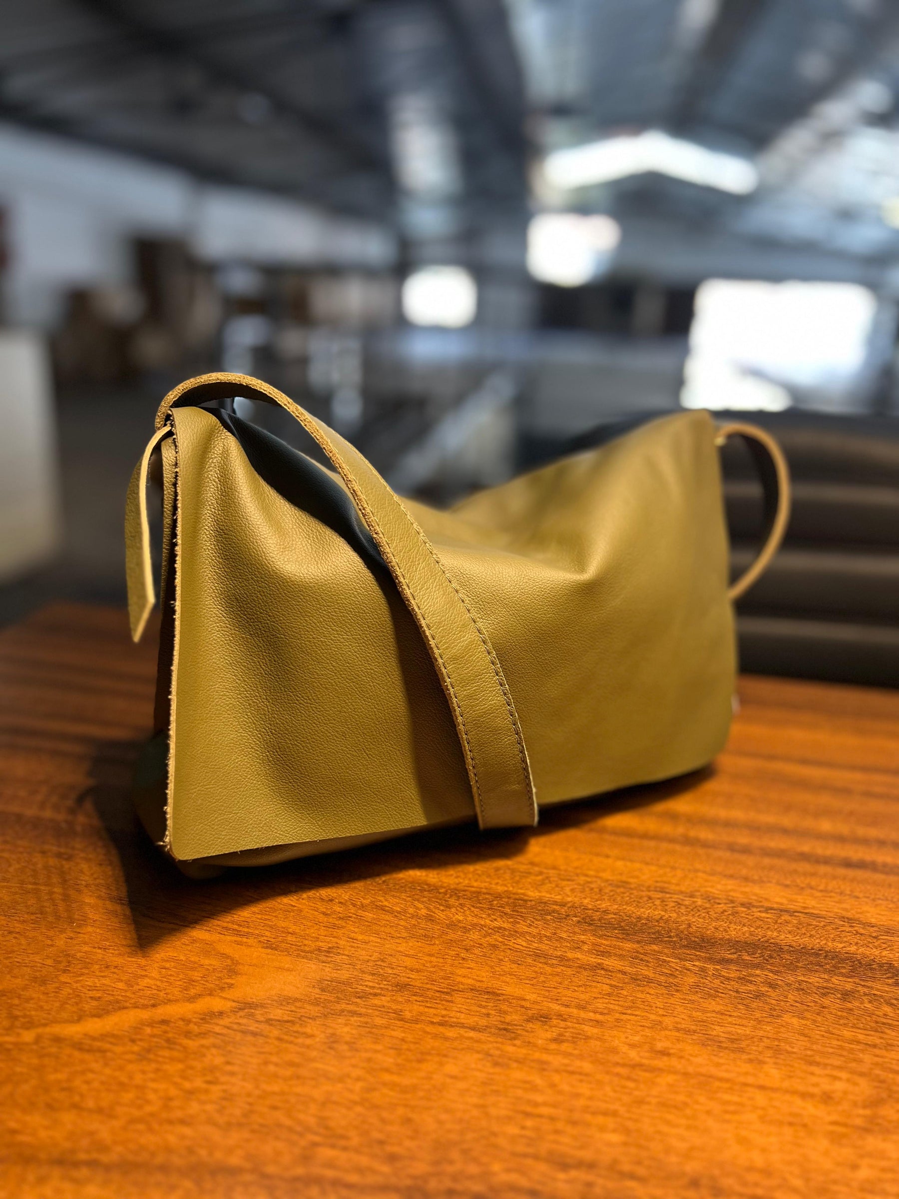 Bolsa CARTEIRO LIVERPOOL em couro legítimo