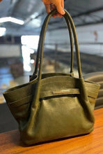 Carregar imagem no visualizador da galeria, LANÇAMENTO! Bolsa BONATA em couro legítimo
