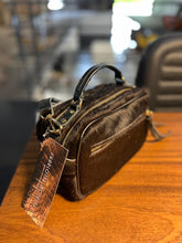 Carregar imagem no visualizador da galeria, Bolsa MÔNACO em couro legítimo
