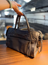 Bolsa SPALLA (inspiração Balenciagga) em couro legítimo
