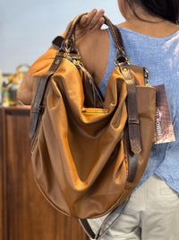 Bolsa HAIA em couro legítimo