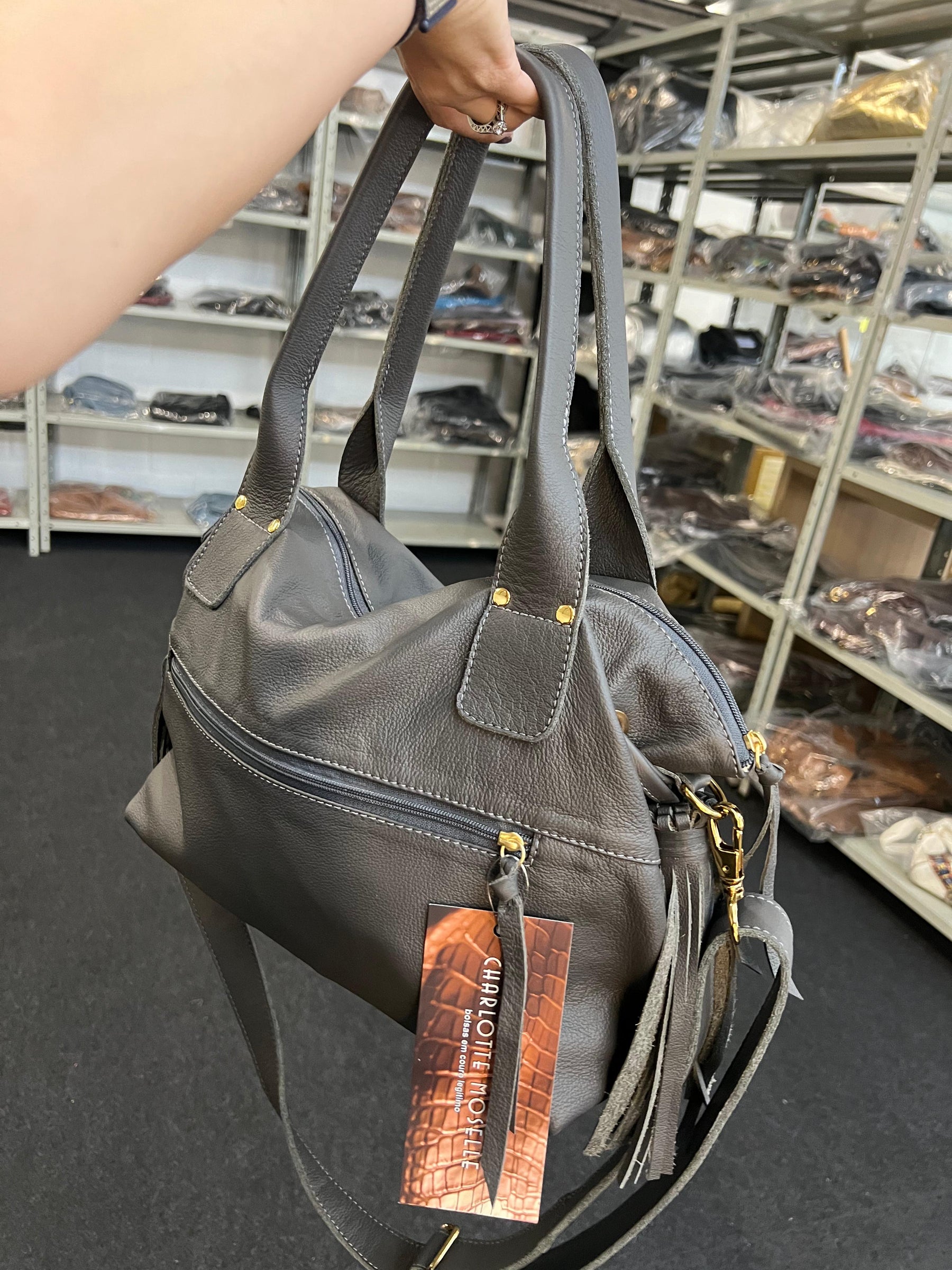 Bolsa IBIZA em couro legítimo