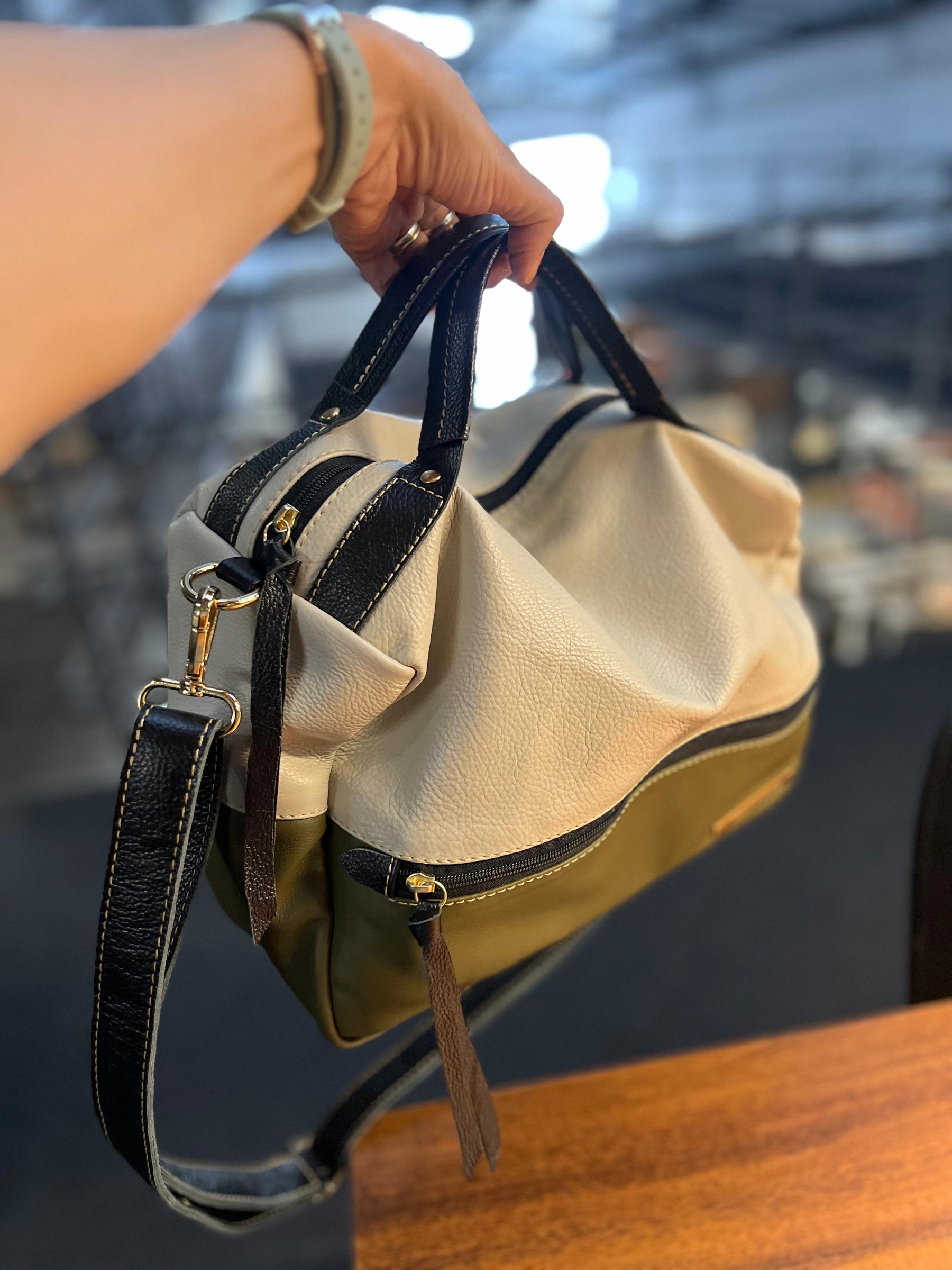 Bolsa SAVANA em couro legítimo de