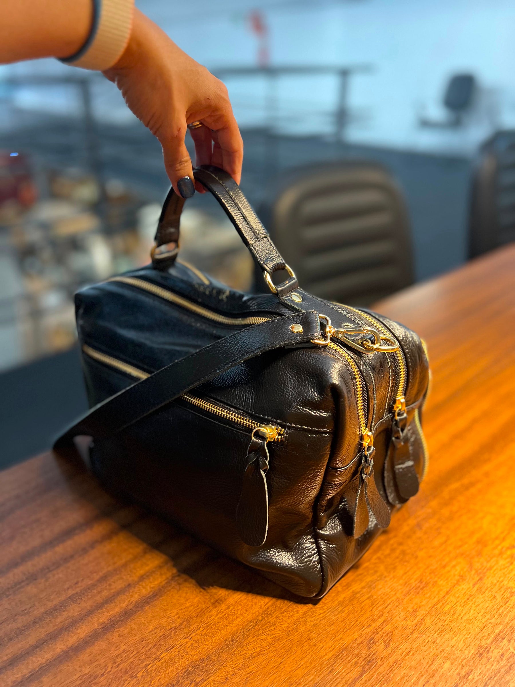 Bolsa SUÍÇA em couro legítimo