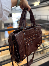 Bolsa SPALLA (inspiração Balenciagga) em couro legítimo