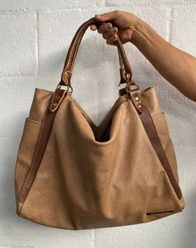 Bolsa AMSTERDÃ em couro legítimo