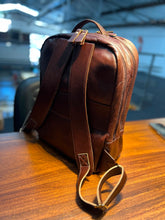 Carregar imagem no visualizador da galeria, Mochila masculina HÉRCULES em couro legítimo
