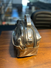 Carregar imagem no visualizador da galeria, Bolsa SUÍÇA em couro legítimo
