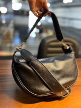Carregar imagem no visualizador da galeria, Bolsa MALIBU em couro legítimo

