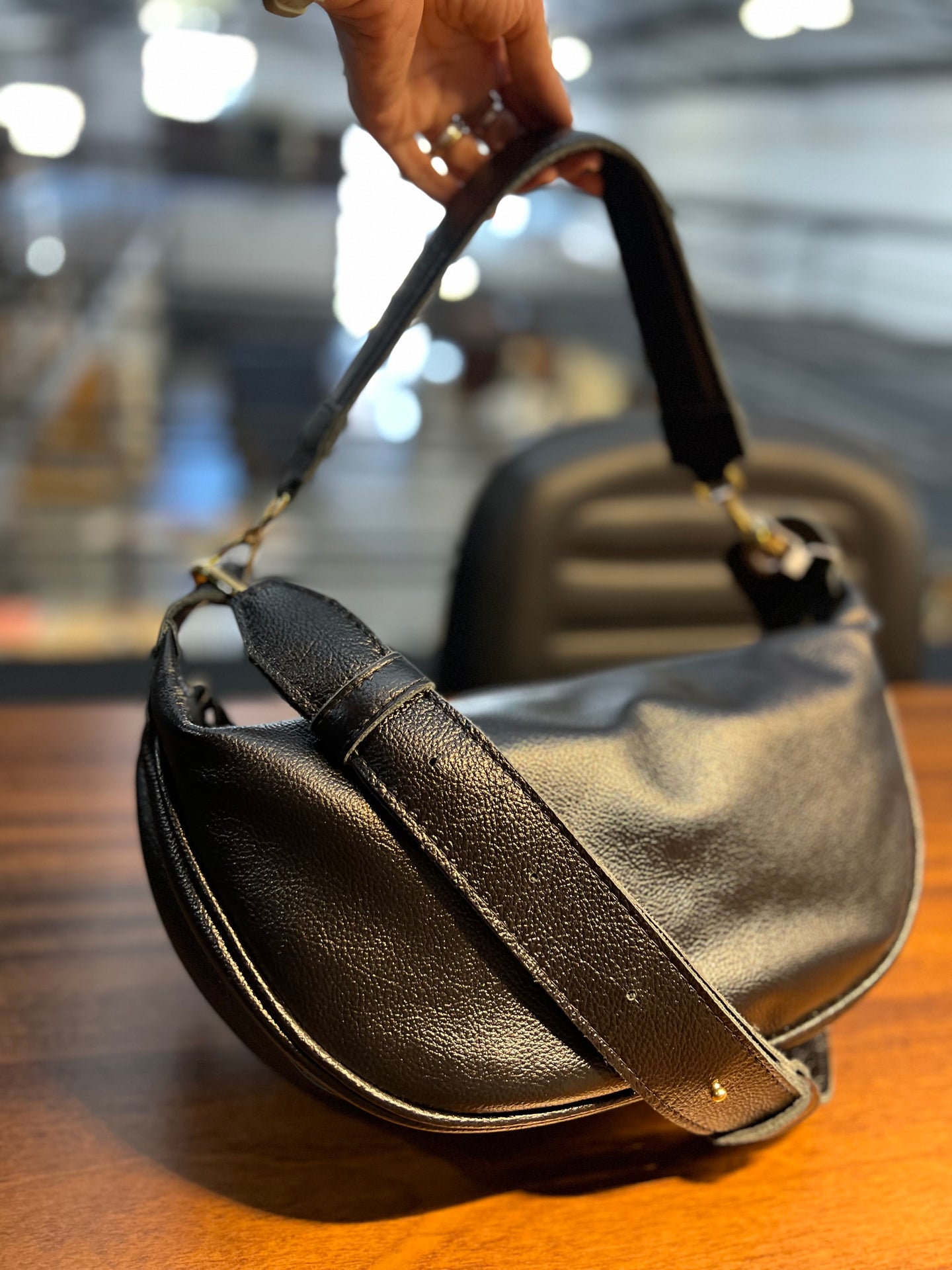 Bolsa MALIBU em couro legítimo