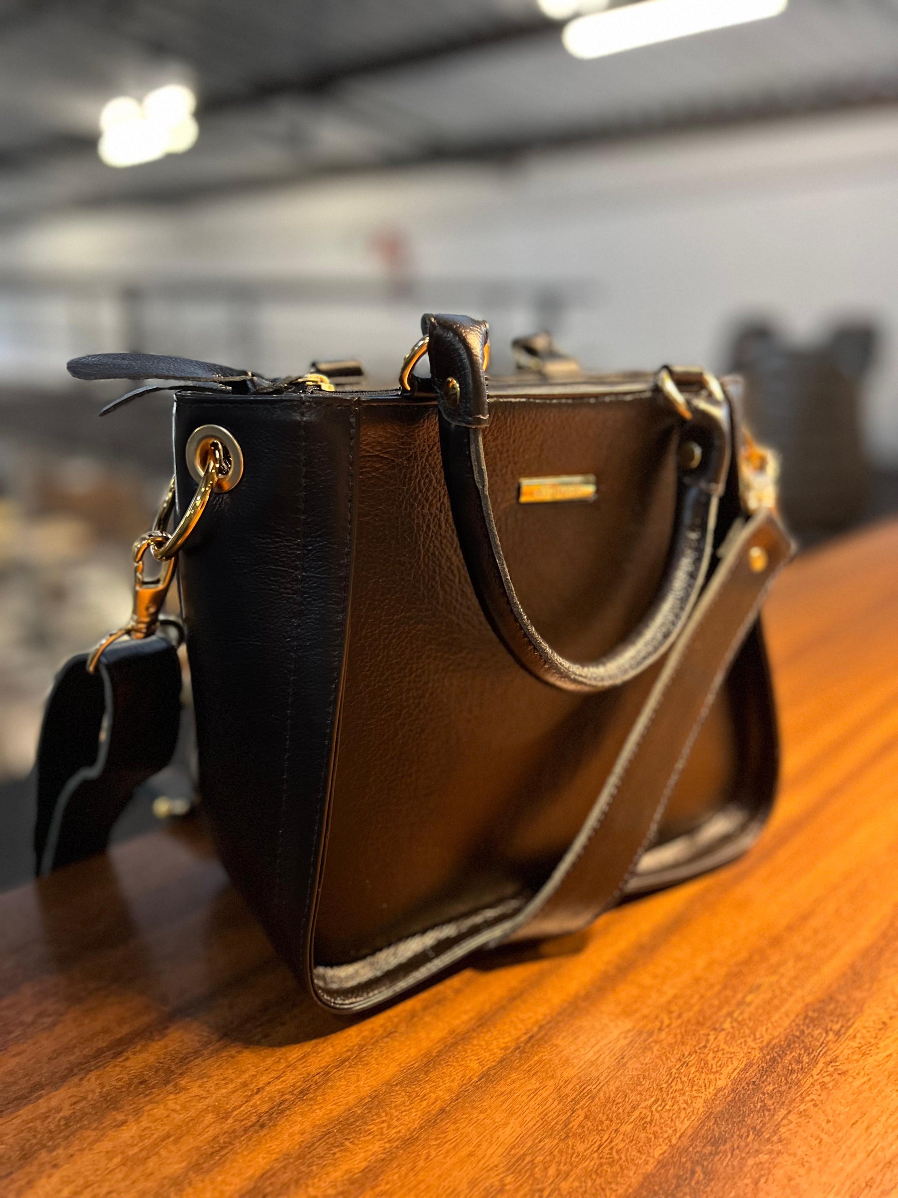 Bolsa MALDIVAS em couro legítimo