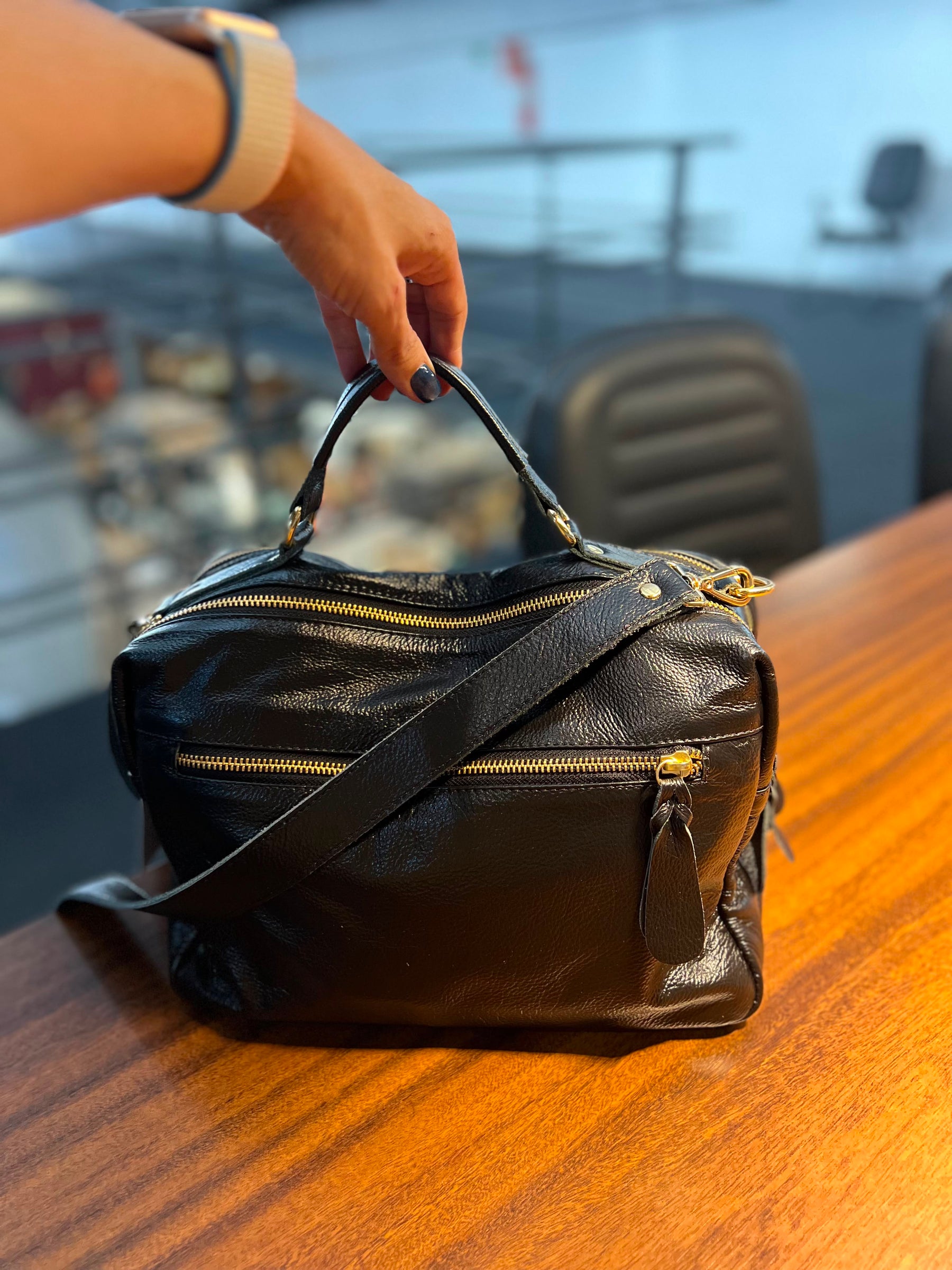 Bolsa SUÍÇA em couro legítimo