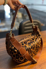 Carregar imagem no visualizador da galeria, Bolsa MALIBU em couro legítimo
