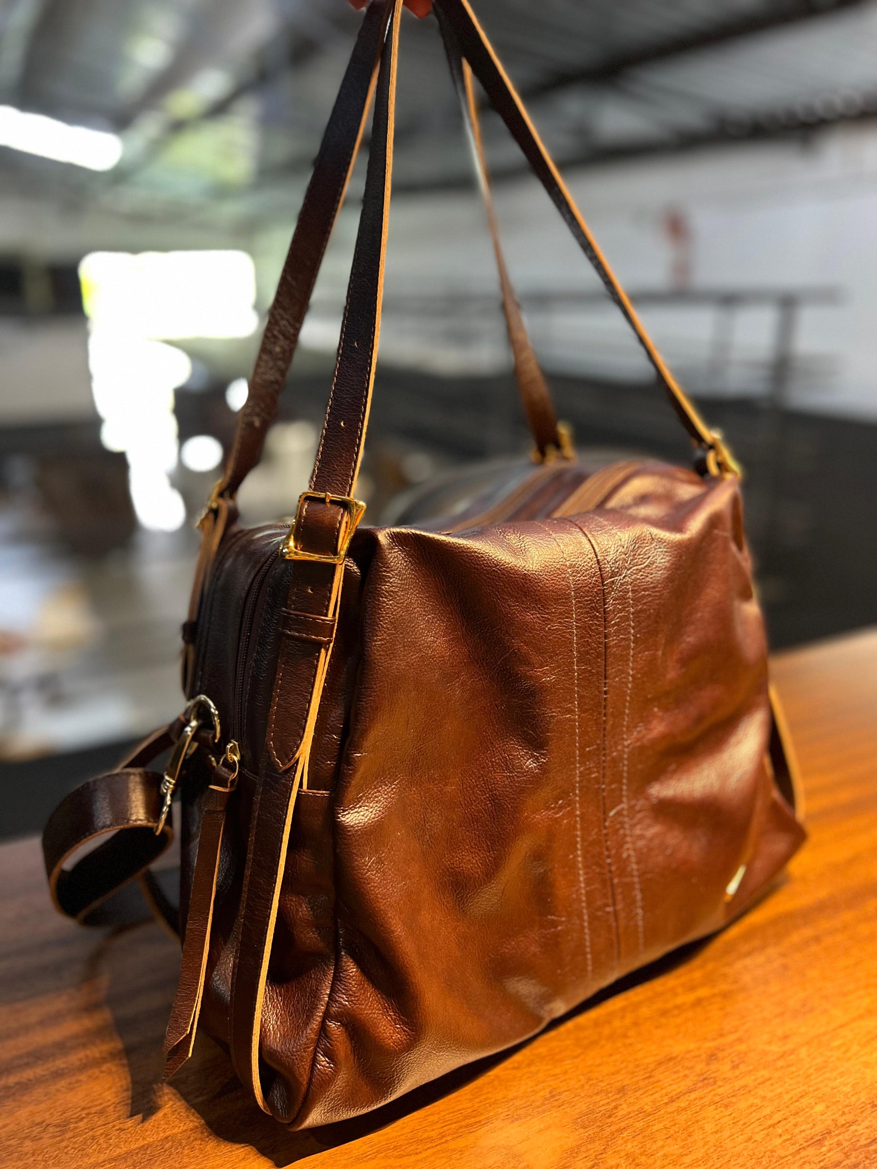 Bolsa NORUEGA em couro Legítimo