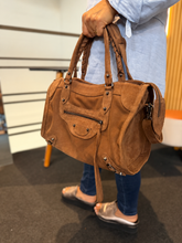 Carregar imagem no visualizador da galeria, Bolsa SPALLA (inspiração Balenciagga) em couro legítimo
