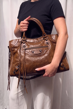 Carregar imagem no visualizador da galeria, Bolsa SPALLA (inspiração Balenciagga) em couro legítimo
