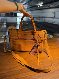 Bolsa SPALLA (inspiração Balenciagga) em couro legítimo