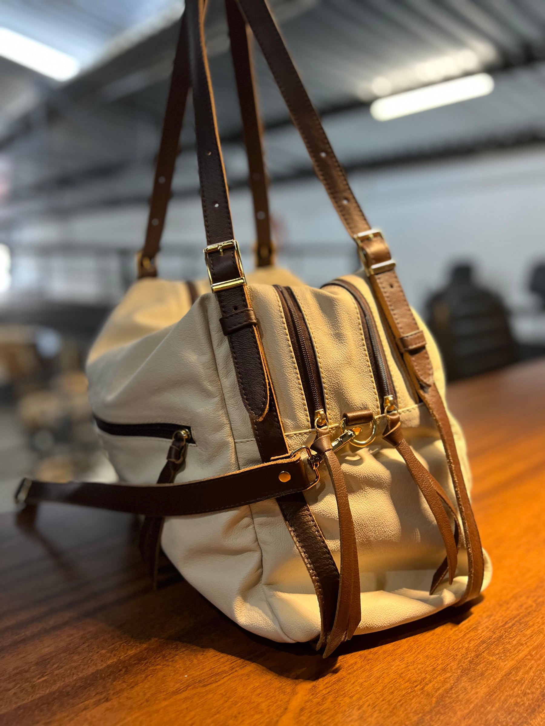 Bolsa NORUEGA em couro Legítimo