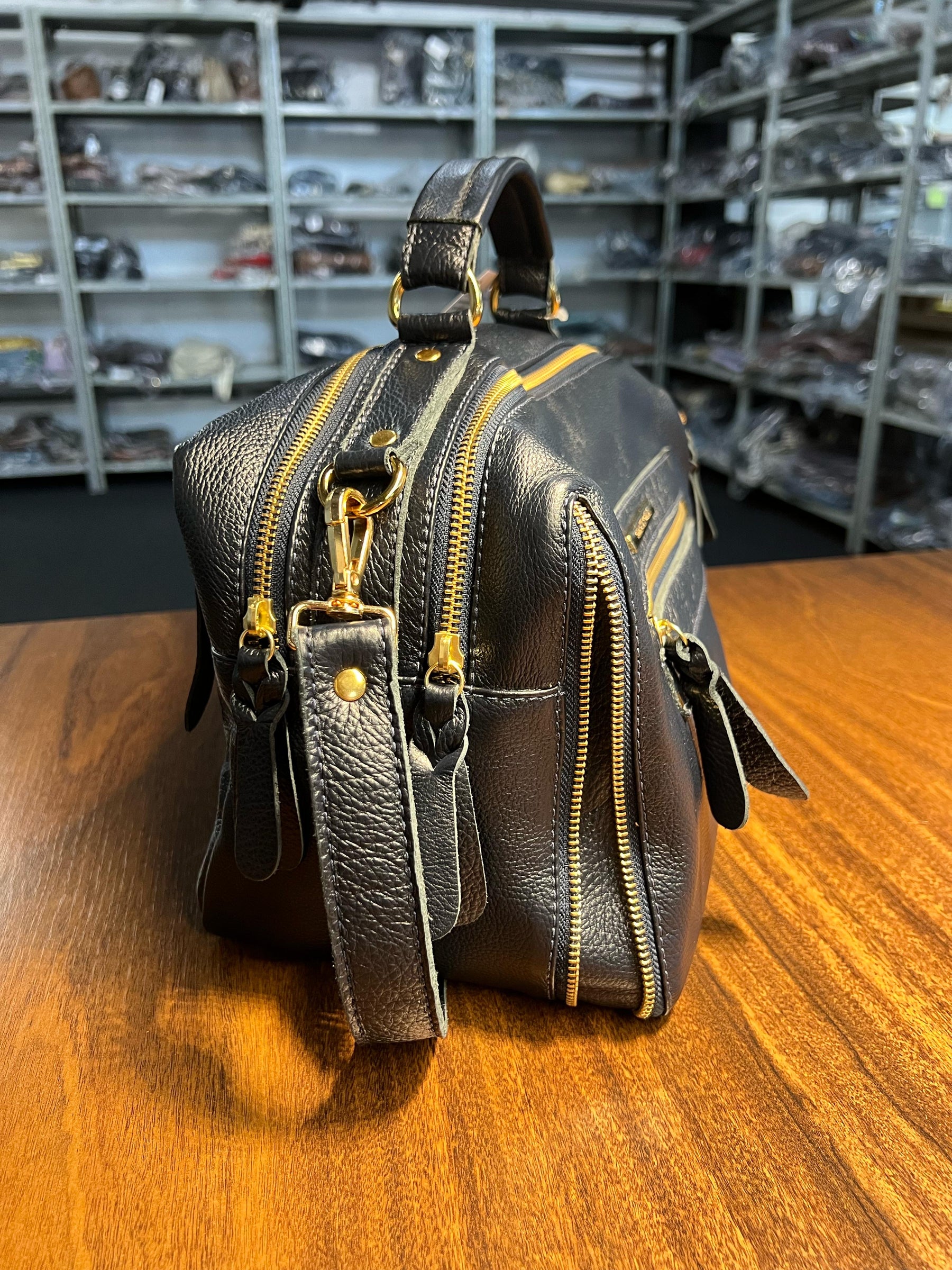 Bolsa SUÍÇA em couro legítimo
