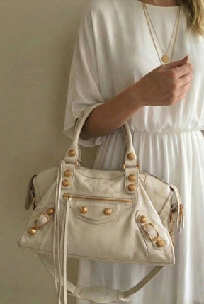 Bolsa SPALLA (inspiração Balenciagga) em couro legítimo