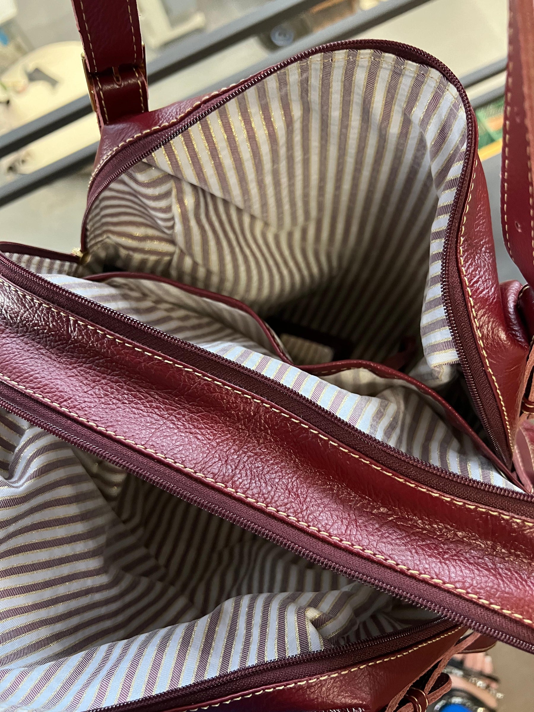 Bolsa NORUEGA em couro Legítimo