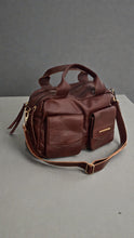 Carregar imagem no visualizador da galeria, Bolsa COPENHAGEN em couro legítimo
