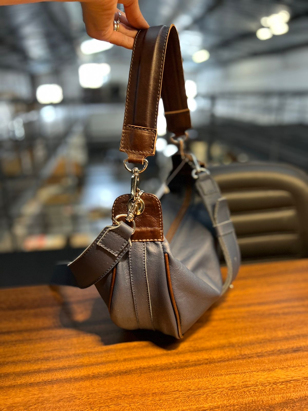 Bolsa MALIBU em couro legítimo