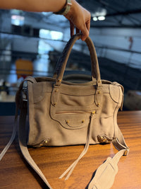 Bolsa SPALLA (inspiração Balenciagga) em couro legítimo