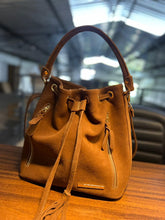 Carregar imagem no visualizador da galeria, Bolsa RIO em couro legítimo
