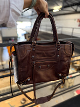 Carregar imagem no visualizador da galeria, Bolsa SPALLA (inspiração Balenciagga) em couro legítimo
