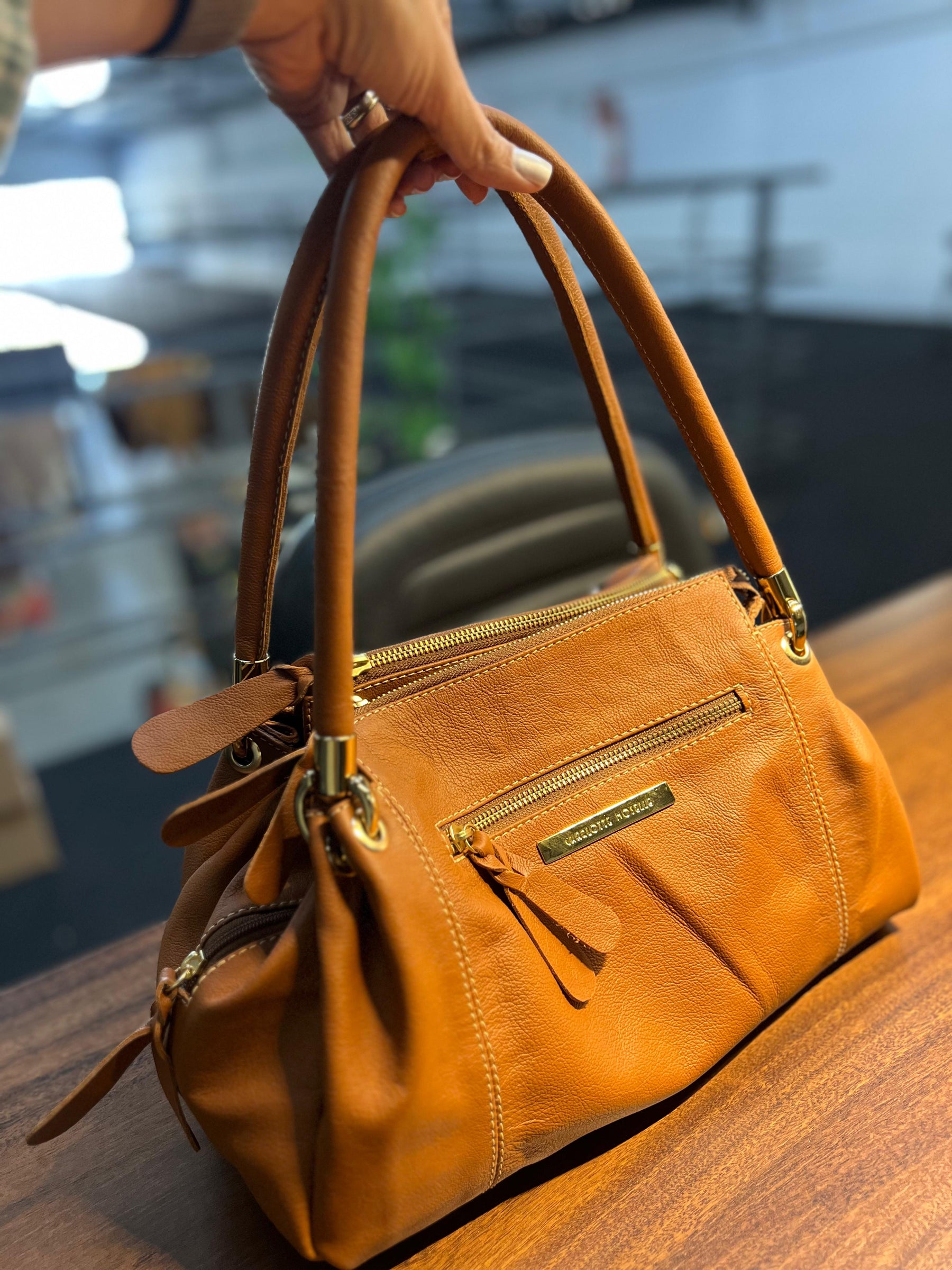 Bolsa VIENA em couro legítimo