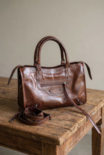 Carregar imagem no visualizador da galeria, Bolsa SPALLA (inspiração Balenciagga) em couro legítimo
