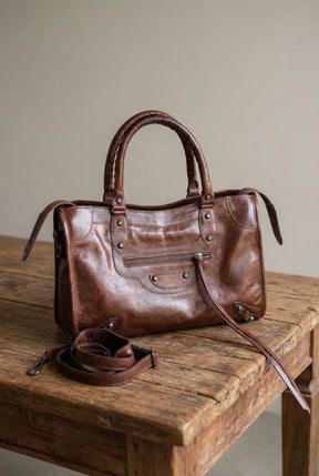 Bolsa SPALLA (inspiração Balenciagga) em couro legítimo