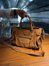 Carregar imagem no visualizador da galeria, Bolsa SPALLA (inspiração Balenciagga) em couro legítimo
