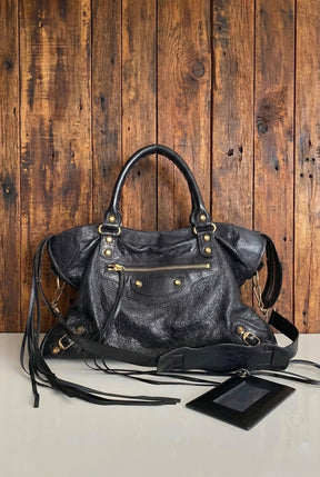Bolsa SPALLA (inspiração Balenciagga) em couro legítimo