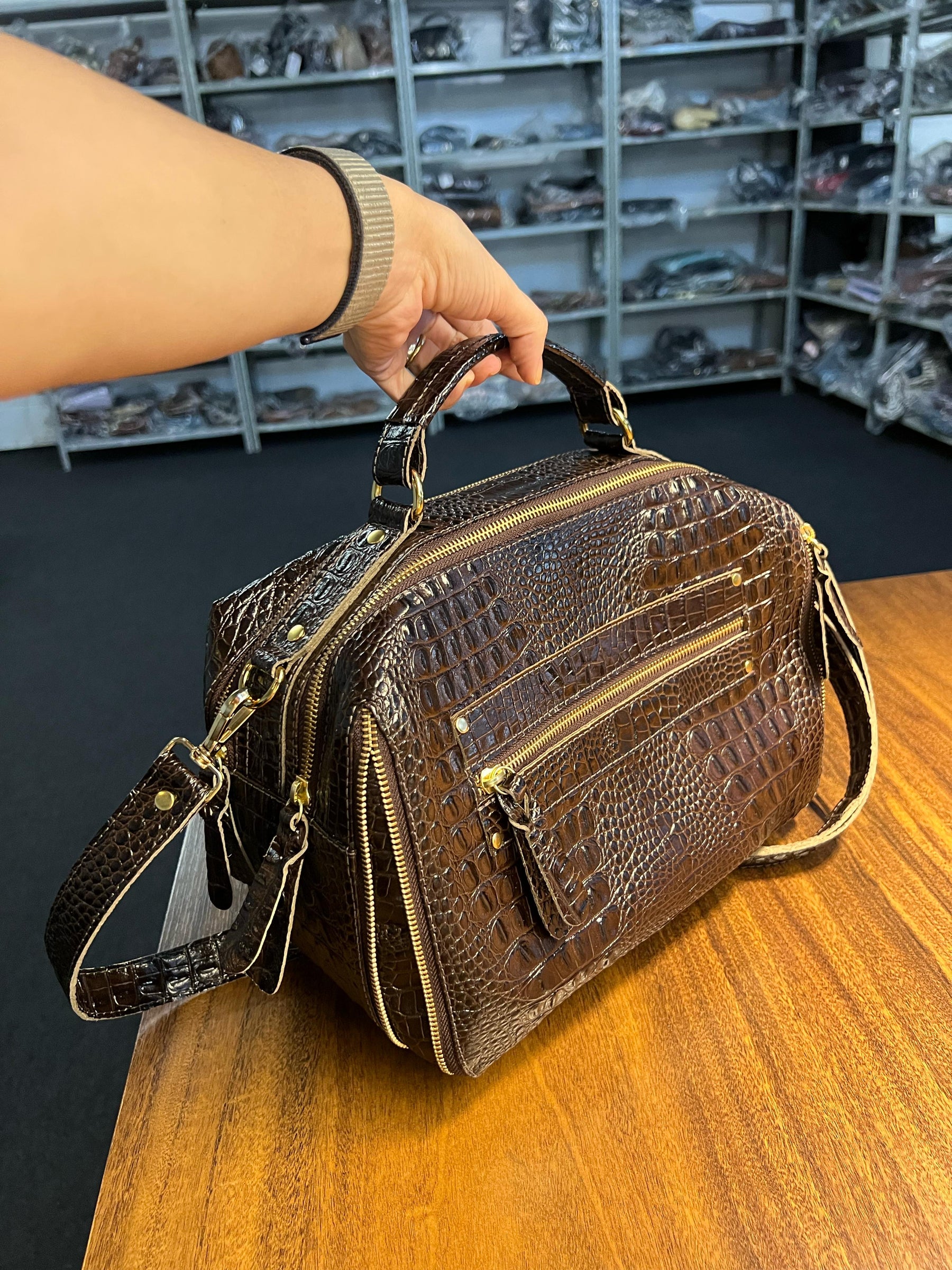 Bolsa SUÍÇA em couro legítimo