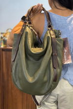 Carregar imagem no visualizador da galeria, Bolsa HAIA em couro legítimo
