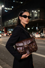 Carregar imagem no visualizador da galeria, Bolsa KASTELLET em couro legítimo
