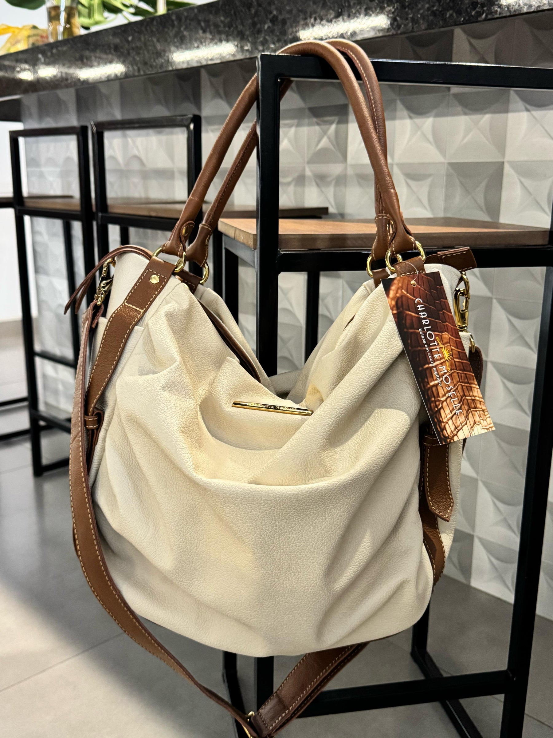 Bolsa HAIA em couro legítimo