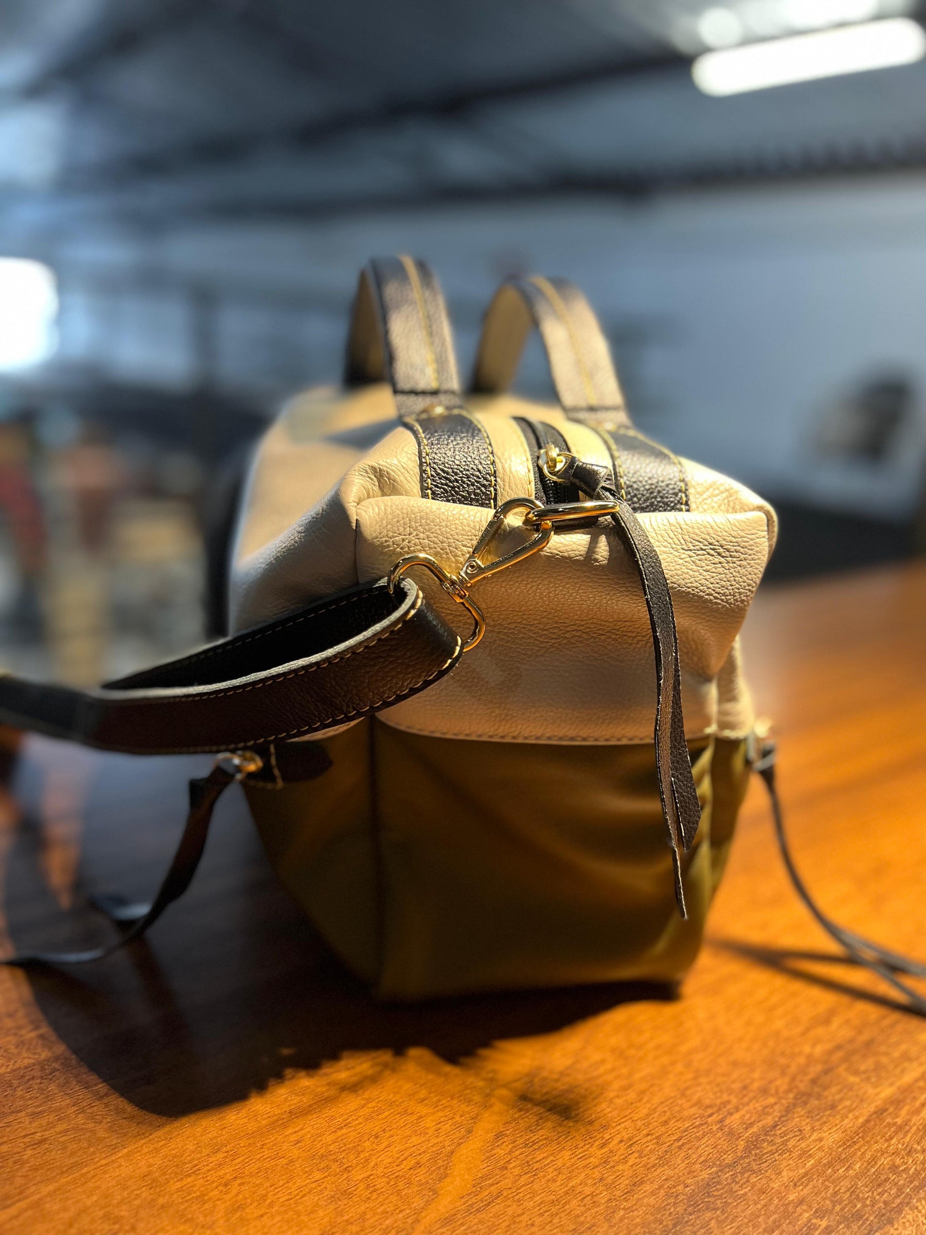 Bolsa SAVANA em couro legítimo de