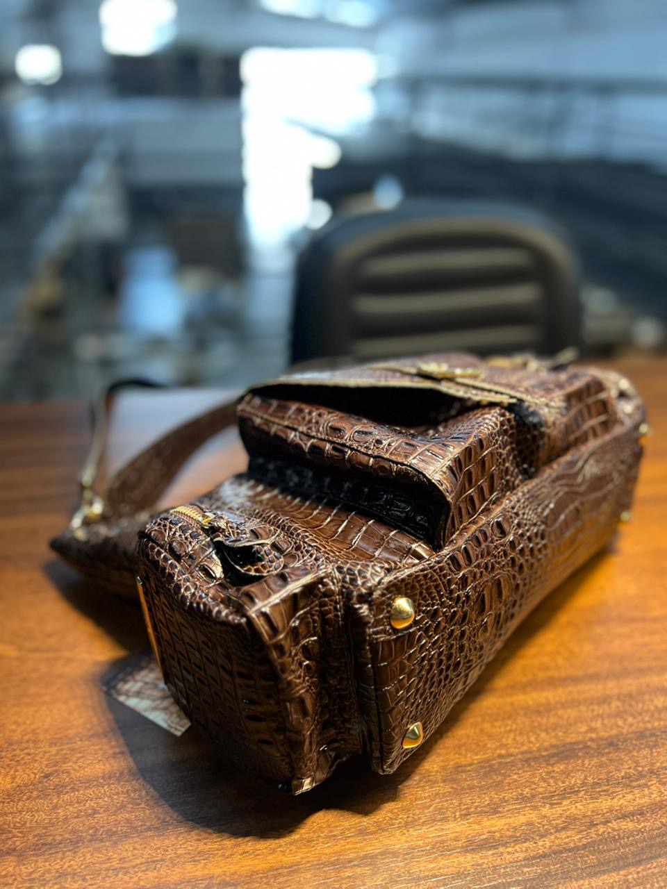 Lançamento! Bolsa HAVANA em couro legítimo