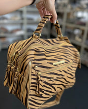 Carregar imagem no visualizador da galeria, Bolsa SUÍÇA em couro legítimo
