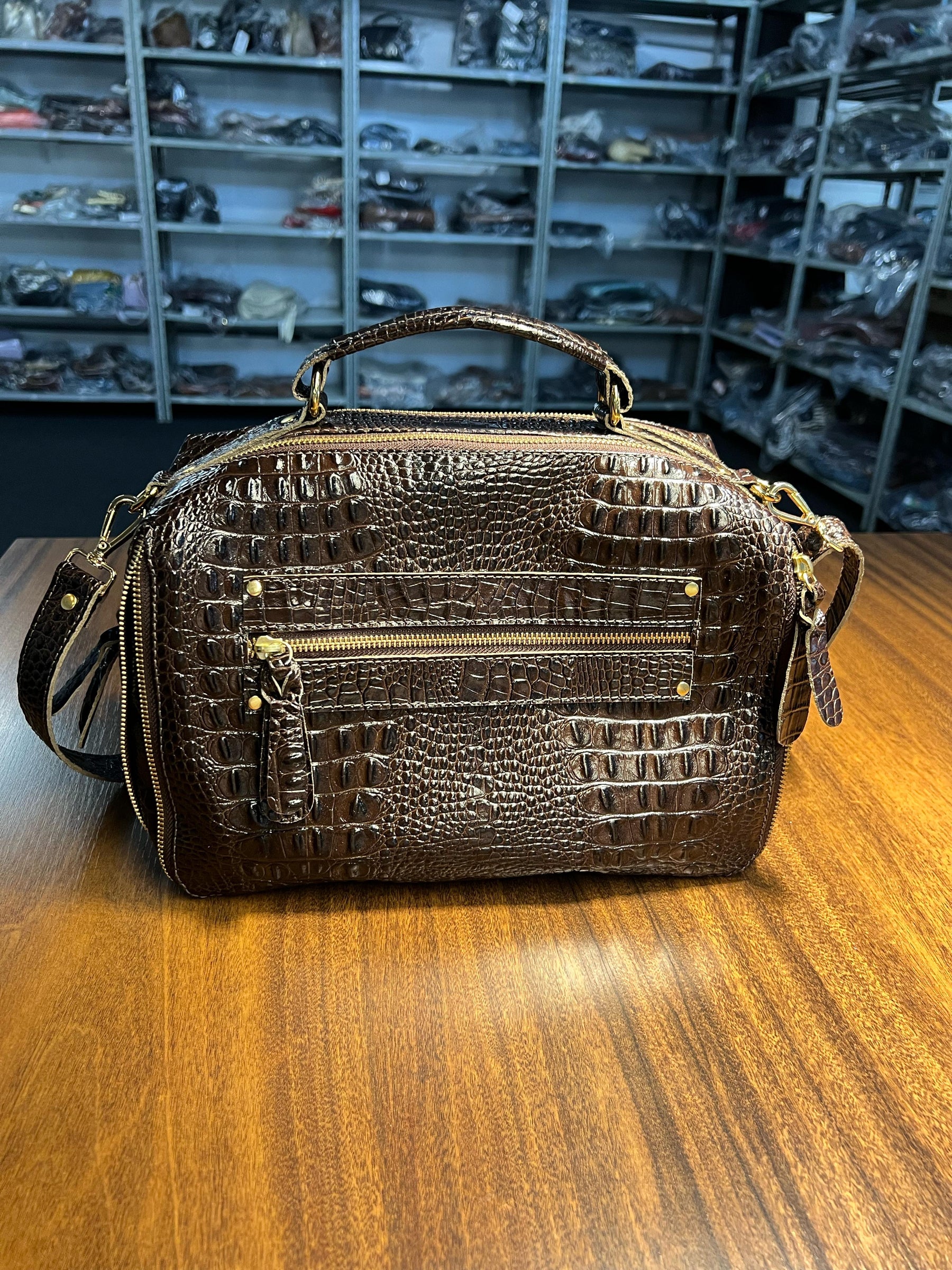 Bolsa SUÍÇA em couro legítimo