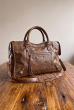 Carregar imagem no visualizador da galeria, Bolsa SPALLA (inspiração Balenciagga) em couro legítimo
